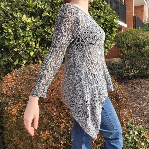 ˖ ݁ ˚ ₊𖥔⋆ Leifnotes 2010s grey handkerchief sweater with lace lining ⋆𖥔₊˚ ݁ ˖ - Picture 6 of 8